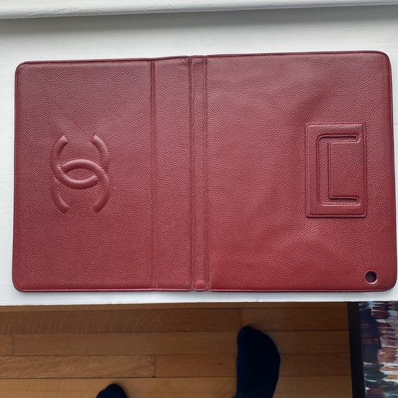 Chanel iPad/Ebook case - Picture 6 of 8
